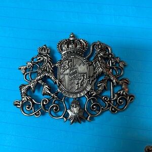 Coat of arms belt buckle